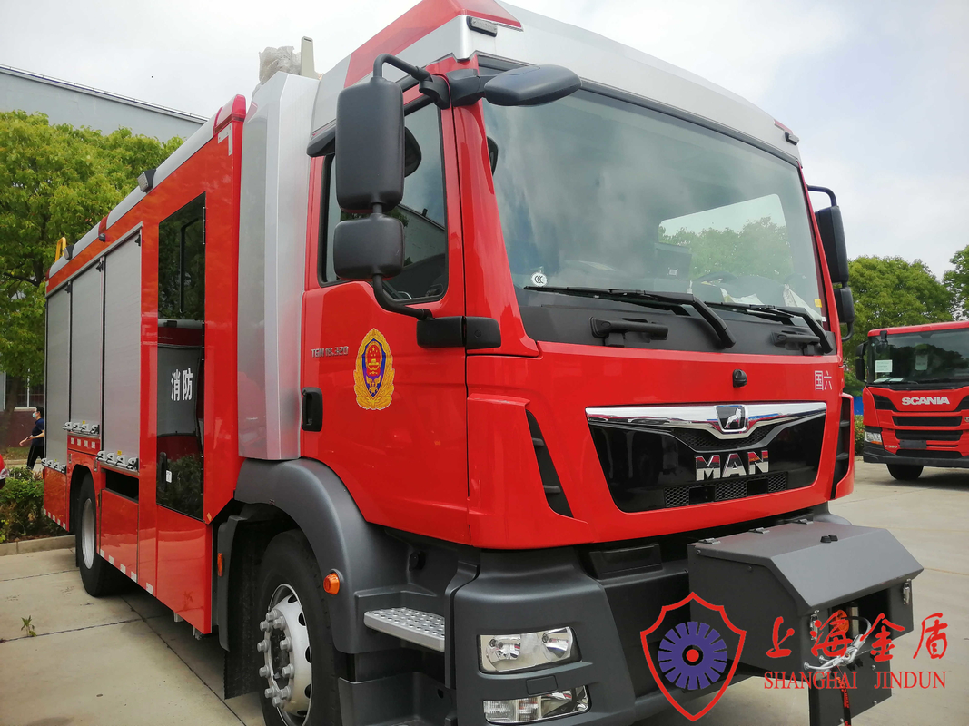 210kw 4x2 Drive Foam Fire Truck With Front Winch And Independent Crew Room