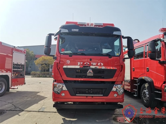 लाइट ड्यूटी 4 × 2 ड्राइव 8000L फोम फायर फाइटिंग ट्रक मैनुअल फायर मॉनिटर के साथ